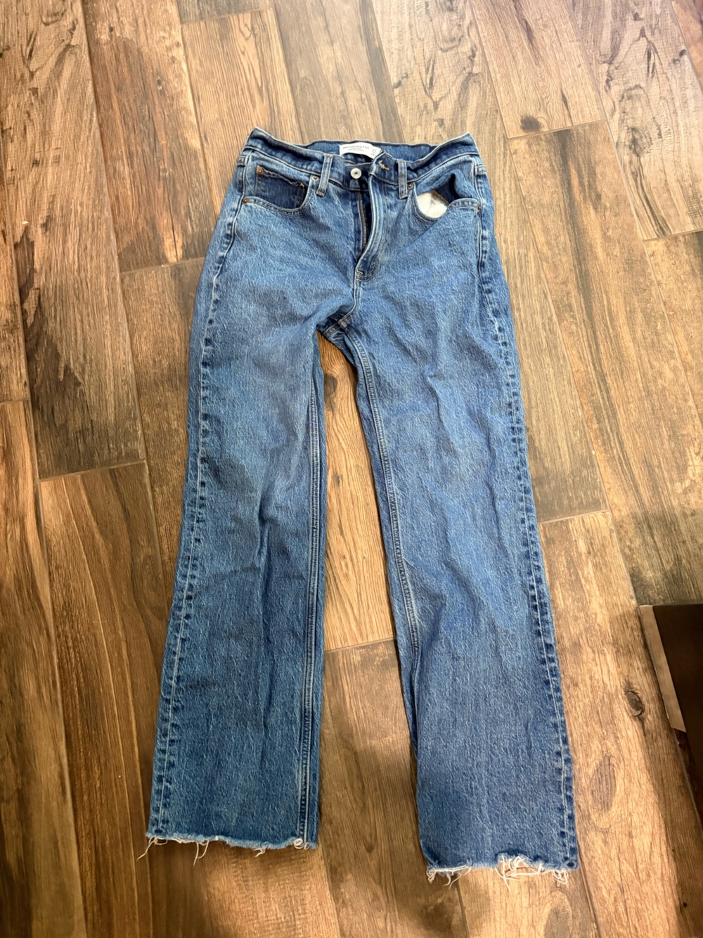 Abercrombie & Fitch, women’s, 27 short (4), high rise straight-Leg Blue Jeans